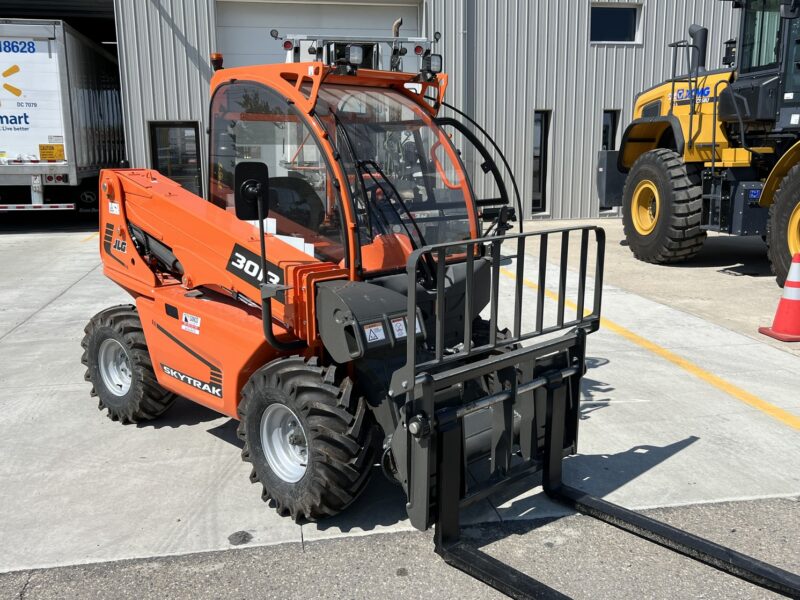JLG/Skytrak 3013 Telehandler - Image 4