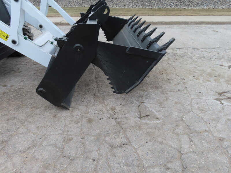 Bobcat B760 Backhoe Loader - Image 7